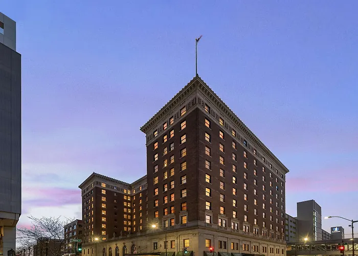 Hotel Fort Des Moines, Curio Collection By Hilton